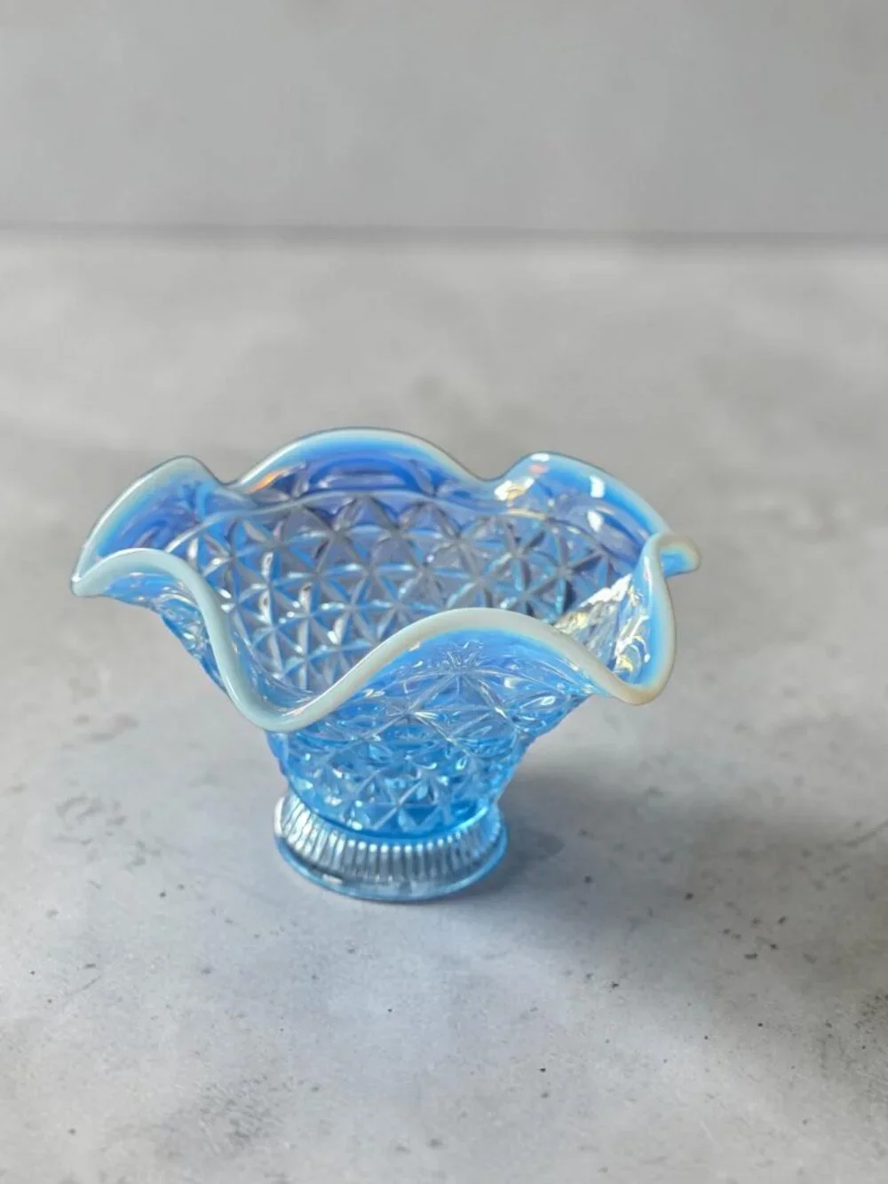VINTAGE FENTON Diamond Lace Blue Opalescent Art Glass Ruffled Footed Compote Dis